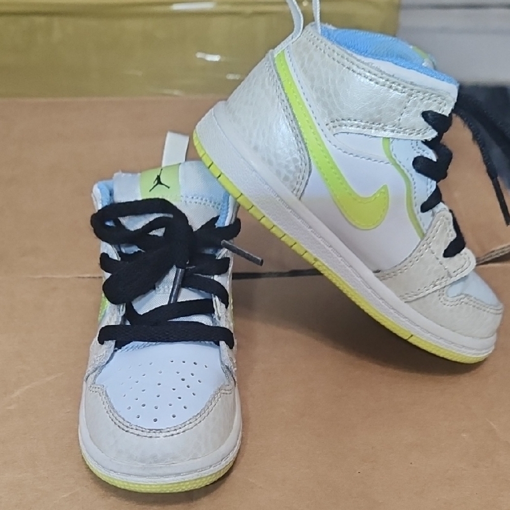 Nike Kids High-Top Sneakers - White and Neon Green